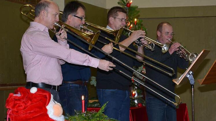 Das Blasmusikquartett der Steinacher Musikanten spielte beim Behindertentreffen weihnachtliche Weisen. Foto: Björn Hein