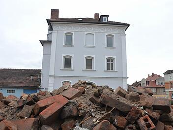 Mit dem Abriss des Nachbargebäudes wurde bereits ein Anfang für das Projekt Kulturwerkstatt gemacht. Die finanzielle Lage der Stadt wird entscheiden, wie schnell das Vorhaben dann insgesamt umgesetzt werden kann. Foto: Rainer Lutz