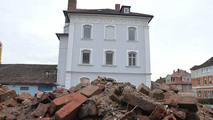 Mit dem Abriss des Nachbargebäudes wurde bereits ein Anfang für das Projekt Kulturwerkstatt gemacht. Die finanzielle Lage der Stadt wird entscheiden, wie schnell das Vorhaben dann insgesamt umgesetzt werden kann. Foto: Rainer Lutz
