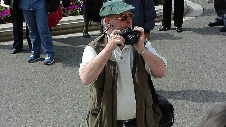 So hat man Hubert Breitenbach in Erinnerung: Die Kamera war immer dabei. Foto: Arnold Nöth