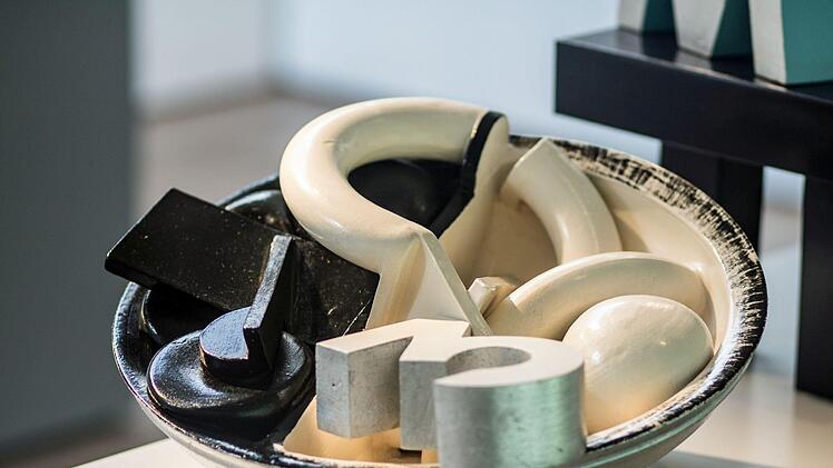 Impressionen aus der neuen Sonder-Präsentation "Lehm & Lehm Lassen" im Glasmuseum Rosenau: Robert Strini "Schale".Foto: Jochen Berger