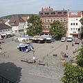 Um den Paradeplatz sollen zwei Reihen Schnurbäume gepflanzt werden, die Sichtachse von der Kommandantur zur Alten Wache soll dadurch noch betont werden. Foto: Josef Hofbauer/Archiv
