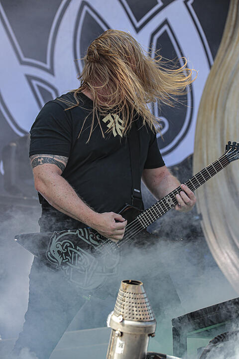Amon Amarth bei Rock im Park 2019: Ganz viel Metal und Feuer bringt die Fans zum Durchdrehen