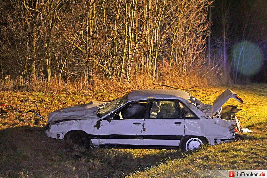 Auto ueberschlaegt sich auf der A3 mehrfach - Fahrer stirbt am Unfallort