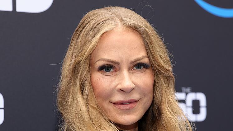 Jenny Elvers muss das Thema Geschmackssicherheit in dieser Showreihe mal ganz neu interpretieren.