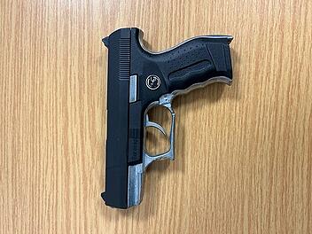 Mann läuft mit Softairwaffe durch Nürnberg