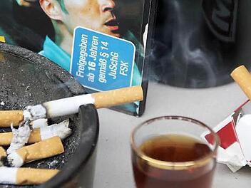 Alkohol, Zigaretten, Schmuddelfilme und Sex: Der 50-Jährige lockte die zehn- bis zwölfjährigen Mädchen mit einer fiesen Mischung.   Foto: Eckehard Kiesewetter