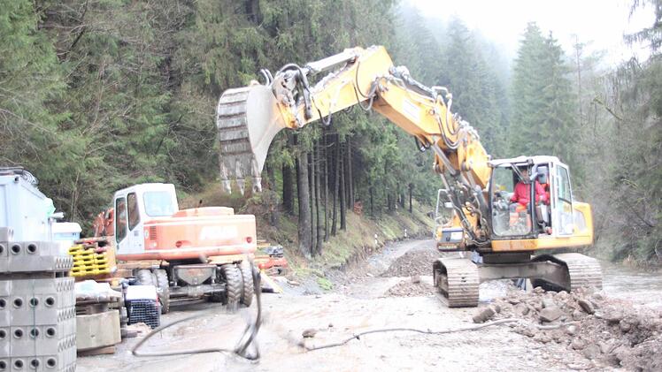 Bauarbeiten an der Kugelmühle. Dort wurde ein altes Fernmeldekabel ausgegraben.  Foto: Friedwald Schedel