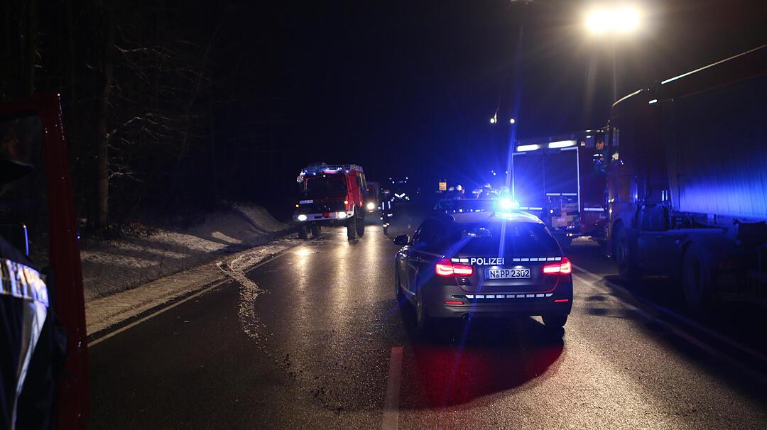 Frontalzusammenstoss auf der B2 fordert zwei verletzte Personen