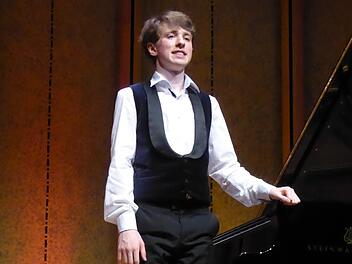 Der Luitpoldpreis 2017 des Fördervereins Kissinger Sommer geht in diesem Jahr nach England: Der 18-jährige Pianist Julian Trevelyan gewann den mit 5000 Euro dotierten Preis. Foto: Thomas Ahnert