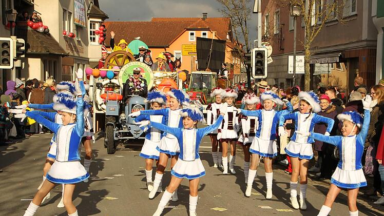 Die Tanzgarden des Staffelsteiner Karnevals-Klubs bekamen in Ebensfeld viel Applaus.Markus Drossel