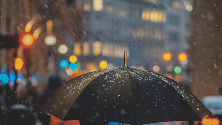 Für Samstagabend sagt unser Wetter-Experte kräftigere Niederschläge für Franken voraus. Diese fallen teils als Regen, teils als Schnee.  Foto: unsplash.com/Osman Rana