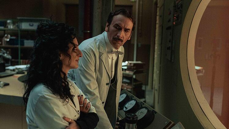 Pr&uuml;ferin Nazlı (Şafak Şeng&uuml;l) und Pr&uuml;fer Cornelius (Arnd Schimkat) sind schon lange im Gesch&auml;ft und wissen, wann jemand in den Himmel oder in die H&ouml;lle geh&ouml;rt. Doch heute haben sie es mit einem besonders schweren Fall zu tun ...