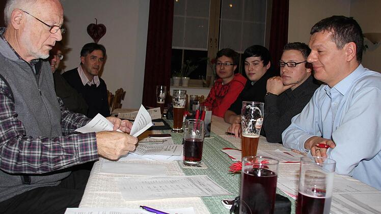 Eberhard Ponader das Wahlergebnis: Die Liste wurde ohne Gegenstimme angenommen.