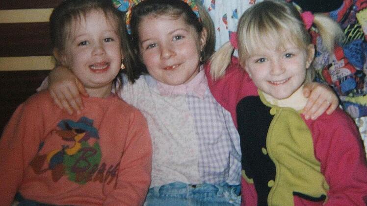 Bilder von früher: Daniela Ho Ai (heute 26) herzte ihre Freundinnen.