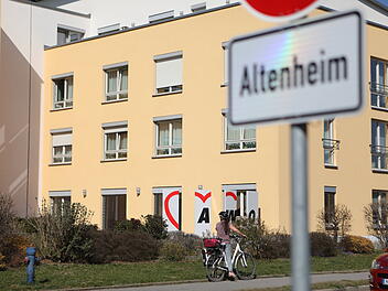 Coronavirus-Befall im Altenheim: Die Pflegeeinrichtung in  Langenzenn im Landkreis Fürth ist besonders stark von Covid-19 befallen. Symbolfoto: NEWS5 / Oßwald