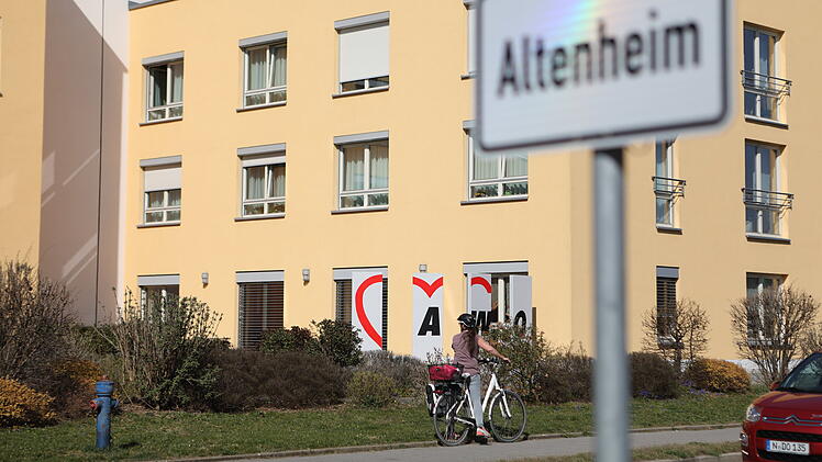 Coronavirus-Befall im Altenheim: Die Pflegeeinrichtung in  Langenzenn im Landkreis Fürth ist besonders stark von Covid-19 befallen. Symbolfoto: NEWS5 / Oßwald