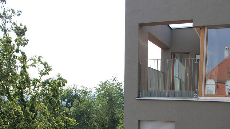 Aussicht vom Balkon auf die anderen Wohnungen Foto: Vera Schiller