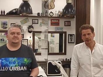 Die beiden Friseurmeister Volkmar Greb (links) und Oliver Merkl machen in einem Video auf die prekäre Situation der Friseurbranche aufmerksam. Screenshot: privat