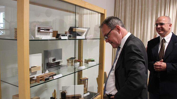 Die Modelle der aktuellen Meisterstücke. 1200 davon haben sich in den vergangenen 29 Jahren bislang angesammelt. "Aus der Datenbank heraus sind keine Modetrend ablesbar", analysierte Schulleiter Dünisch.