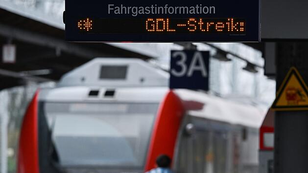 GDL-Mitglieder stimmen f&uuml;r unbefristete Streiks bei der Bahn