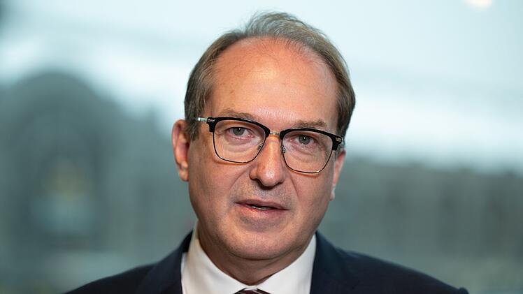 Dobrindt: Gefährdungslage in Deutschland abstrakt, aber hoch