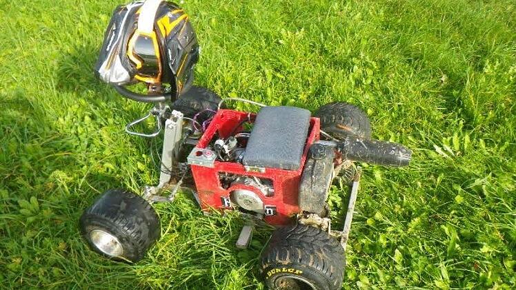 Mit diesem Fahrzeug war ein Jugendlicher in Emskirchen unterwegs. Er hatte das Gefährt aus einem Bierkasten zusammengebaut. Nach eigenen Angaben fährt es bis zu 80 km/h schnell. Foto: Polizei Neustadt an der Aisch