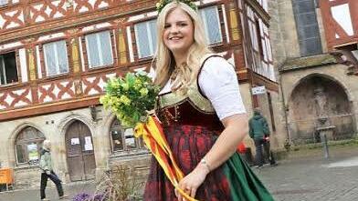 Beim Tag der offenen Brauereien pr&auml;sentiert Carinna Schneider ihre neue Tracht.  Fotos: Barbara Herbst