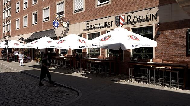 "Bratwurst Röslein" Nürnberg wehrt sich gegen 2G-plus-Regel in Gastronomie