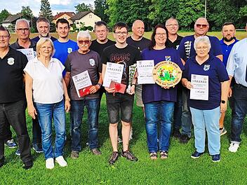 Zahlreiche Pokale und Troph&auml;en gab es f&uuml;r die erfolgreichen Sch&uuml;tzen des Kameradschaftsschie&szlig;ens.