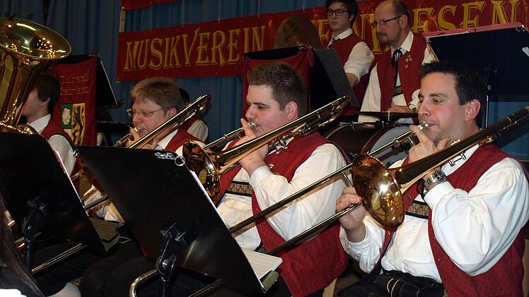 Gestandene Männer an den Posaunen. Von rechts Andreas Müller, Dominik Wildner, Horst Greifenstein