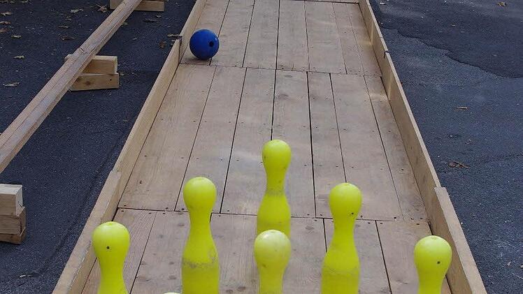 Die Kronacher Sportkegler luden zum Spaßkegeln ein. Foto: Heike Schülein