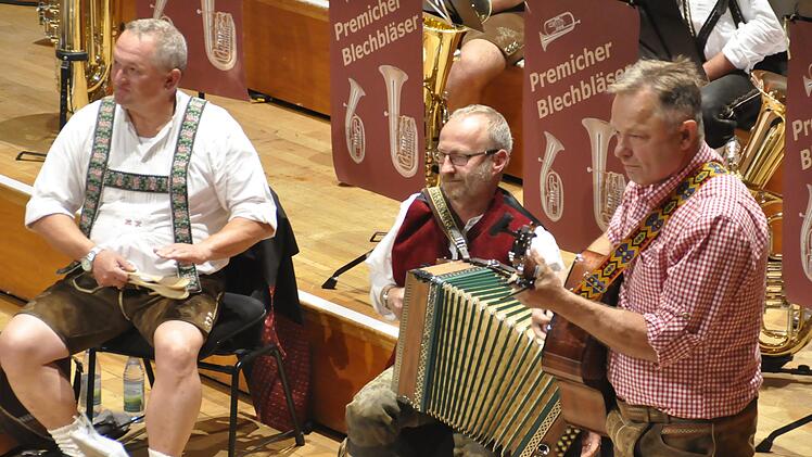 Lieder in Waldberger Mundart sangen die drei Männer der Gruppe "Owannig".