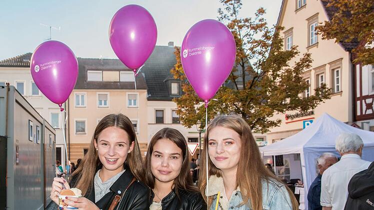 Das 41. Haßfurter Straßenfest hatte durchaus ein "junges Gesicht". Viele Jugendliche nutzten die Gelegenheit, Freunde zu treffen und Spaß zu haben. Ulrike Langer