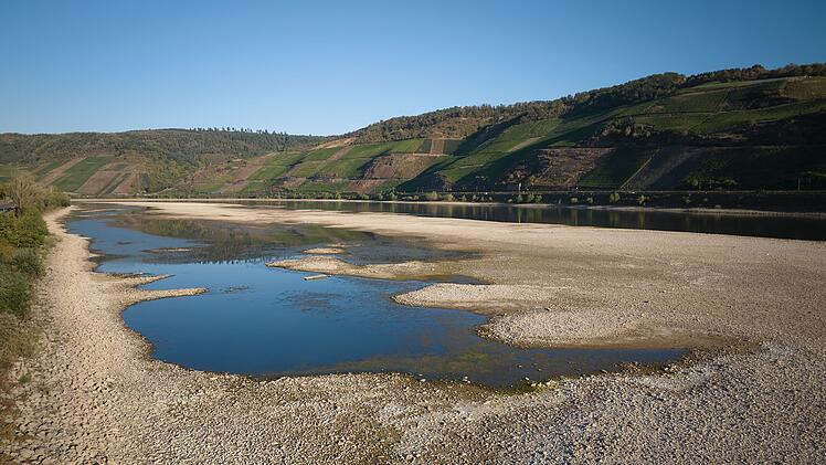 Niedrigwasser am Rhein
