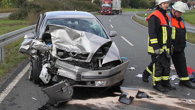 Die Beifahrerin in diesem Skoda wurde so schwer verletzt, dass sie im Krankenhaus starb. Fotos: Jennifer Hauser