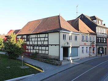 Wer macht etwas aus dem einstigen Wohn- und Geschäftshaus Coburger Straße 20? Jetzt wird das Gebäude, das der Stadt Lichtenfels gehört, auf dem öffentlichen Immobilienmarkt angeboten. Popp