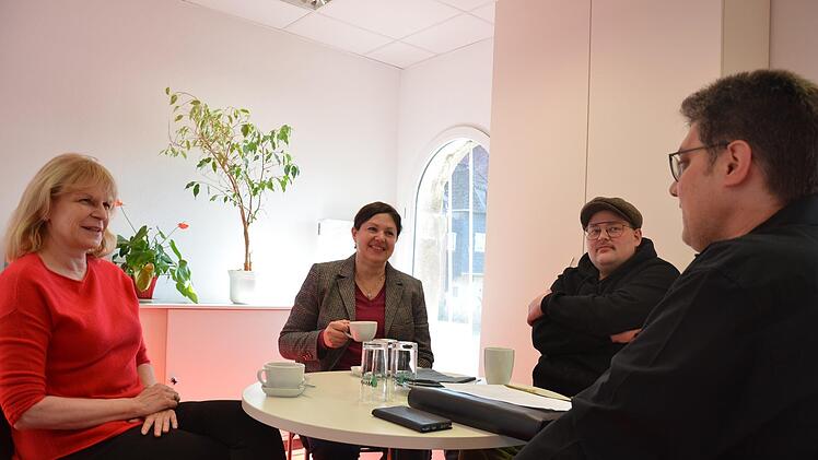 Angela Hofmann (CSU), Johannes Vogt (Die Linke/Die Partei) und Sabine Gross (SPD) wollen neues Stadtoberhaupt werden. Darüber, wie das  Kronach der Zukunft aussehen soll, vertreten sie verschiedene Standpunkte. Fotos: Sandra Hackenberg