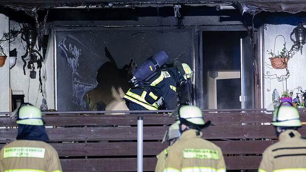 Balkonbrand in der Silvesternacht: Bewohnerin konnte sich rechtzeitig retten