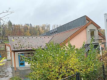 Für die Kindertageseinrichtung "Haus für Kinder St. Jakobus" gibt es zwei Planungsideen: die Erweiterung des Gebäudes oder einen Neubau.