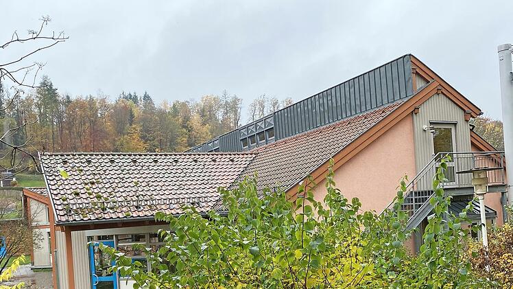Für die Kindertageseinrichtung "Haus für Kinder St. Jakobus" gibt es zwei Planungsideen: die Erweiterung des Gebäudes oder einen Neubau.