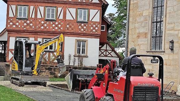 Der Platz vor der Kirche ist neu gestaltet.