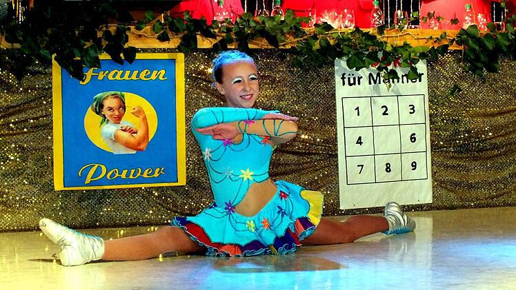 Temperamentvoll fegte das Tanzmariechen Sabrina Hertinger aus Haßfurt über die Bühne