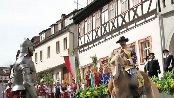 Der Schwedenobrist stellt seine Forderungen an die Stadt.