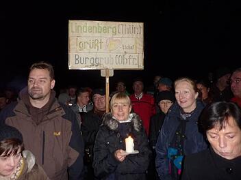 Ein 25 Jahre altes Schildaus Lindenberg erinnerte an die Zeit der Grenzöffnung.  Foto: Gerd Fleischmannz