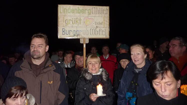 Ein 25 Jahre altes Schildaus Lindenberg erinnerte an die Zeit der Grenzöffnung.  Foto: Gerd Fleischmannz