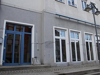 Das ehemalige Restaurant auf dem Marktplatz Bad Brückenau stand mehr als ein Jahr lang leer. Foto: Ulrike Müller