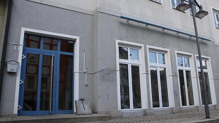 Das ehemalige Restaurant auf dem Marktplatz Bad Brückenau stand mehr als ein Jahr lang leer. Foto: Ulrike Müller