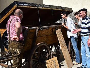 Mit der Ausstellung von historischen Wagen stieß Gerhard Hagenbucher auf großes Interesse bei den Besuchern. Christiane Reuther