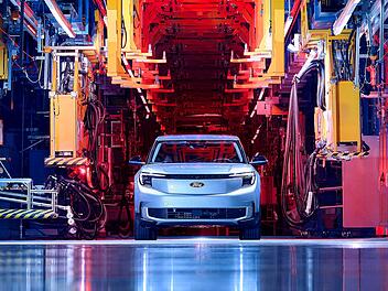 Ford steht vor dem Abgrund. Die ARD-Doku "Ausgebremst: Wie Ford unter die R&auml;der kommt" geht den Gr&uuml;nden f&uuml;r die steile Talfahrt nach.